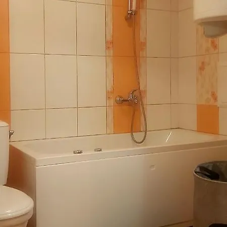 Saint Nicholas Lovely 2 Bedroom With Sunny Garden Apartament *