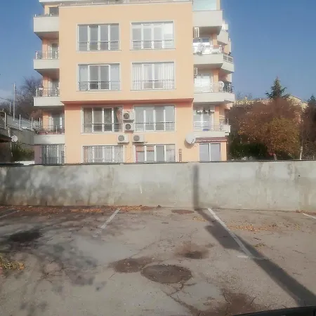 Saint Nicholas Lovely 2 Bedroom With Sunny Garden Апартамент