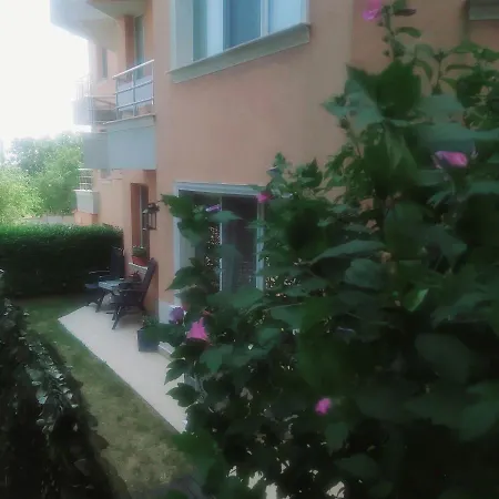 Apartament Saint Nicholas Lovely 2 Bedroom With Sunny Garden Warna