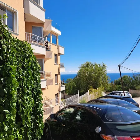 Saint Nicholas Lovely 2 Bedroom With Sunny Garden דירה וארנה