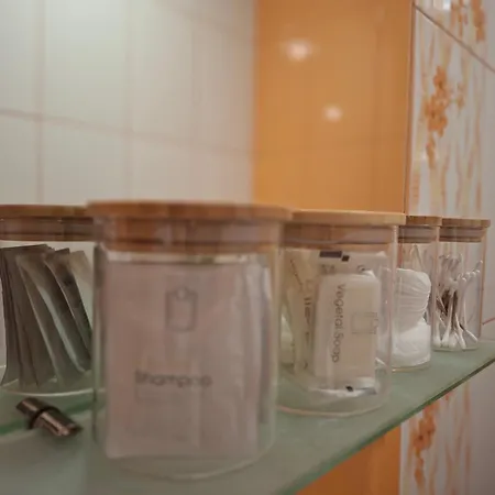 Saint Nicholas Lovely 2 Bedroom With Sunny Garden Апартамент Варна