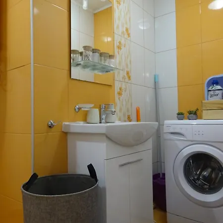 Saint Nicholas Lovely 2 Bedroom With Sunny Garden Апартамент *