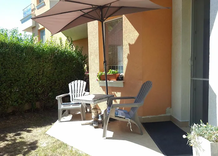 Saint Nicholas Lovely 2 Bedroom With Sunny Garden Varna