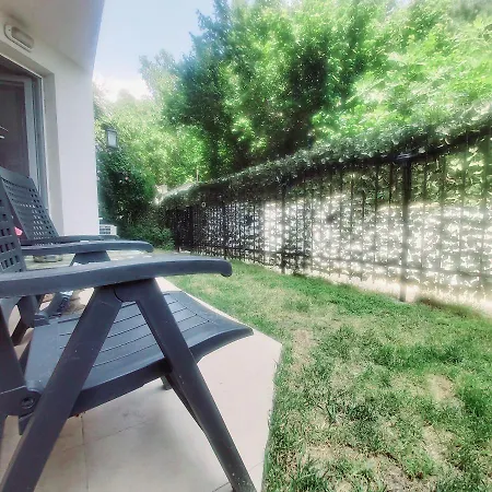 Апартаменти Saint Nicholas Lovely 2 Bedroom With Sunny Garden Варна