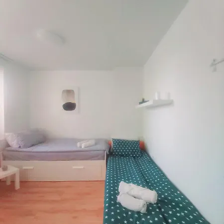 Апартамент Saint Nicholas Lovely 2 Bedroom With Sunny Garden