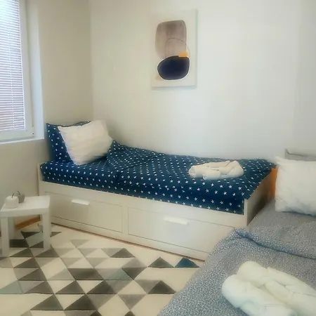 Апартамент Saint Nicholas Lovely 2 Bedroom With Sunny Garden *
