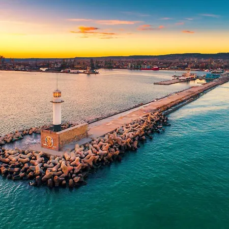 Saint Nicholas Lovely 2 Bedroom With Sunny Garden Apartment Warna