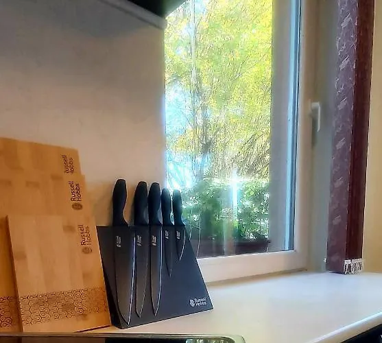 Saint Nicholas Lovely 2 Bedroom With Sunny Garden Apartment *