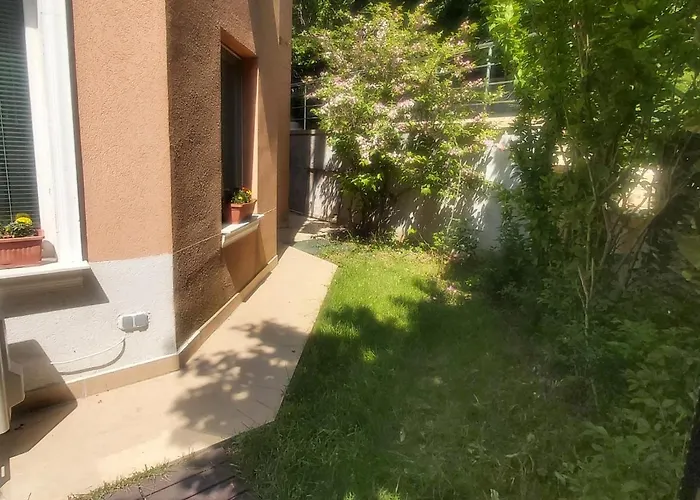 Apartment Saint Nicholas Lovely 2 Bedroom With Sunny Garden Warna