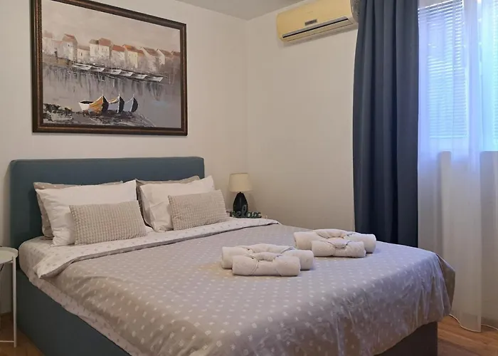 Saint Nicholas Lovely 2 Bedroom With Sunny Garden Apartment Varna