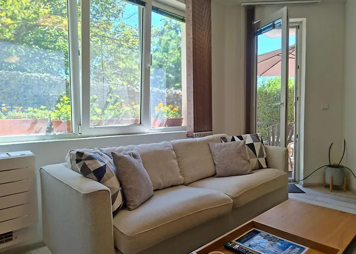 Saint Nicholas Lovely 2 Bedroom With Sunny Garden Apartment